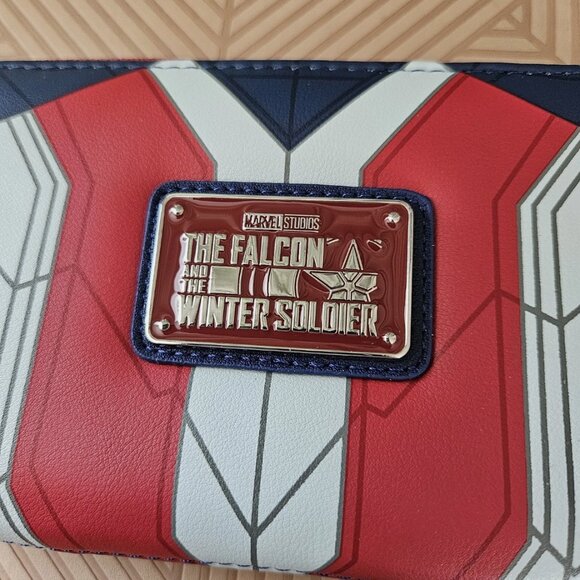 Loungefly Wallet Marvel Avengers Falcon & Winter Soldier Disney Zip Around - Picture 4 of 15